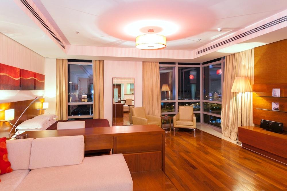 ฟราเซอร์ สวีทส์ โดฮา Aparthotel ภายนอก รูปภาพ A suite at the Ritz-Carlton, Dubai